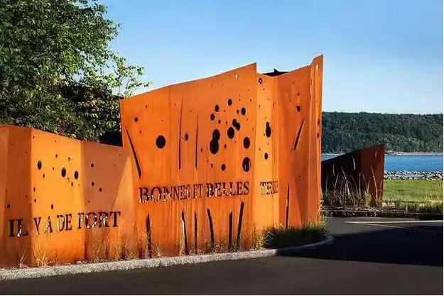 三家镇锈钢板景观